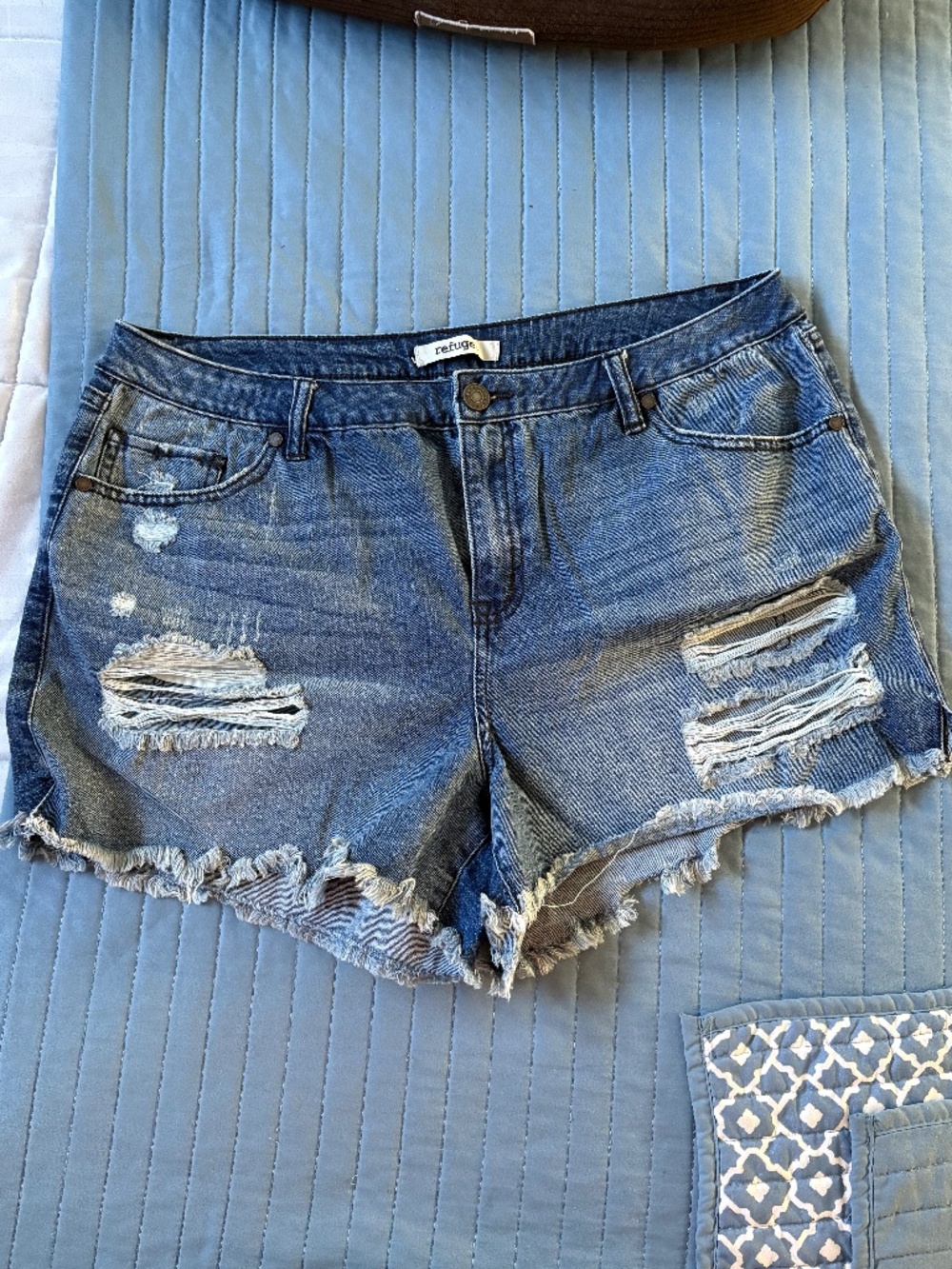 Refuge distressed shorts